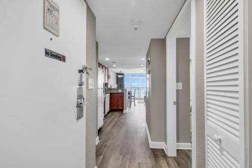 Ocean View 1BR Condo with Private Balcony - 편의 시설/서비스