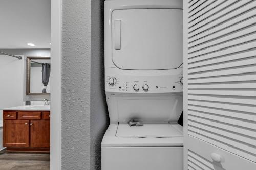 Ocean View 1BR Condo with Private Balcony