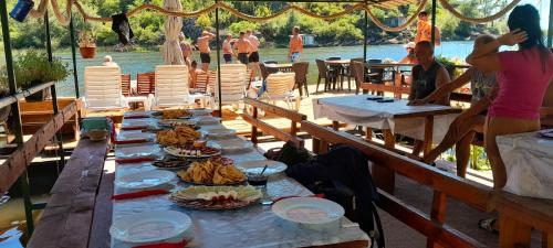 Mali Raj Apartmani in Karuč