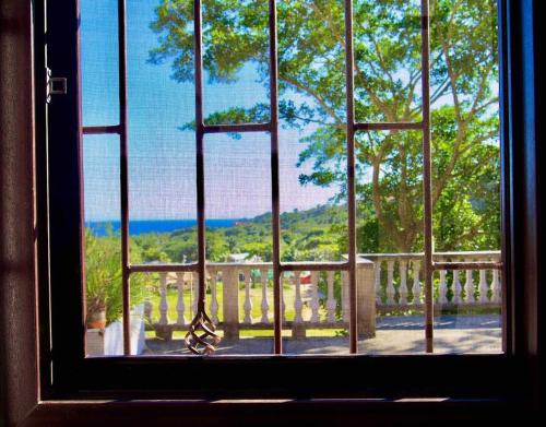 Roatan’s green view getaway.