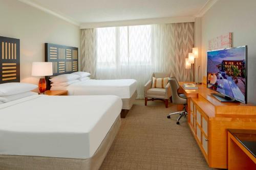 Club level, Guest room, 2 Queen, Top floor