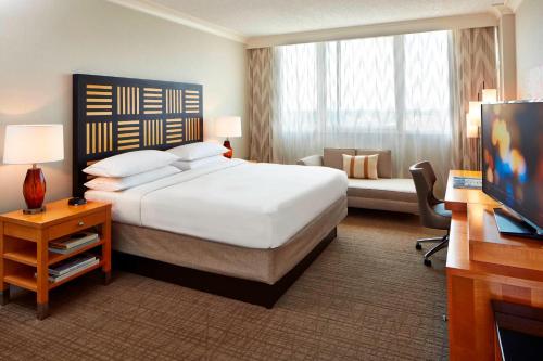 Club level, Guest room, 1 King, Top floor