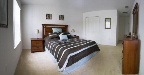 Five-Bedroom Pool Home Davenport in Davenport