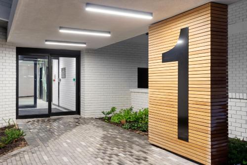 Nine Palms 211 - image 2