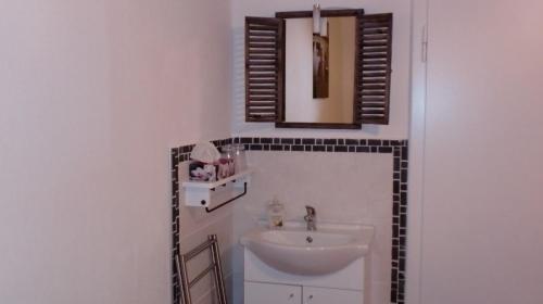 Single Room with Shared Bathroom