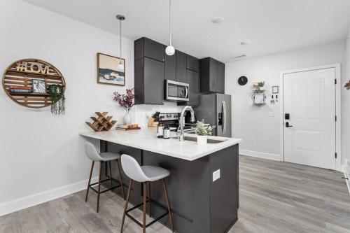 Stunning Studio Apt near Broad Ripple CozySuites near Holliday Park