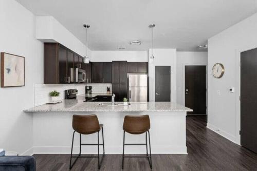 CozySuites Nora 3BR near Fashion Mall in Indianapolis, USA