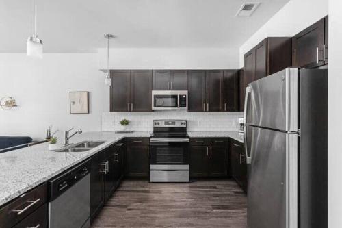 CozySuites Nora 3BR near Fashion Mall in Indianapolis, USA