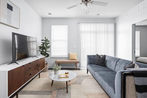 CozySuites Nora 2BR next to Whole Foods in Indianapolis, USA