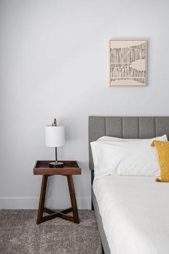 CozySuites Nora 2BR next to Whole Foods in Indianapolis, USA