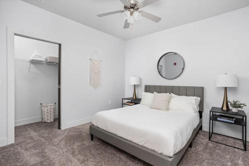 CozySuites Nora 2BR next to Whole Foods in Indianapolis, USA