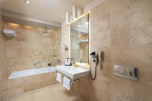 Golden Tulip Ana Dome Hotel - image 10