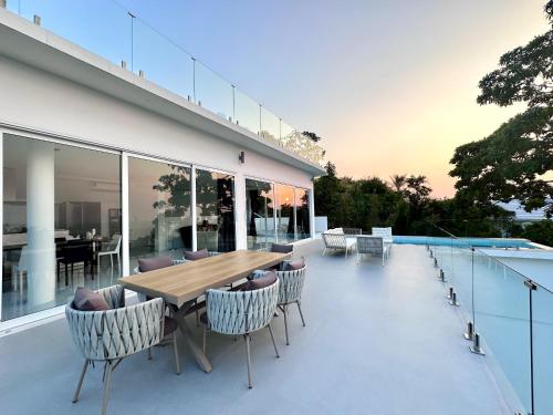 NEW La Vida Villa 270° rooftop Seaview