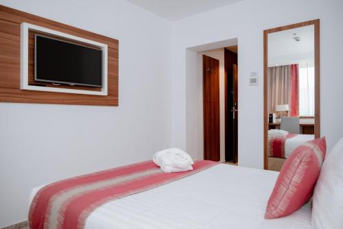 Ramada Plaza by Wyndham Craiova - image 4