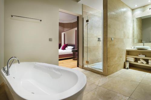 Ванна кімната, Van Der Valk Selys Liege Hotel & Spa in Сеньйор