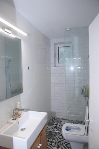 ห้องน้ำ, Magical villa western peloponnese by MPS in ปีร์กอส