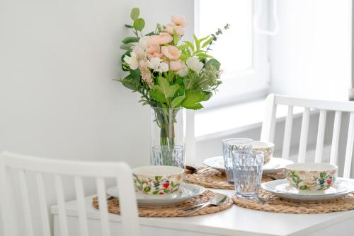 Bright and Cosy Apartments in Poznań by Noclegi Renters - image 3