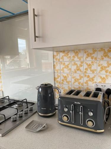 Spacious 2 Bed Village Flat sleeps 4/6 in 諾丁漢