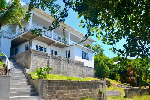 Stunning Villa overlooking Friendship Bay Beach