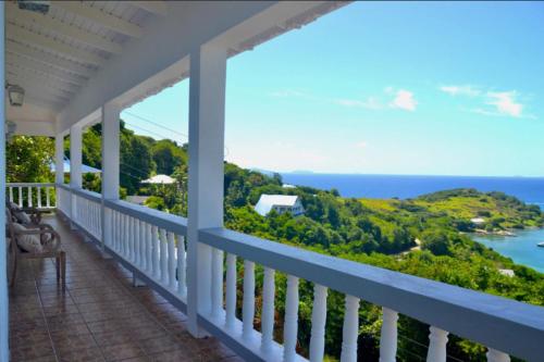 Stunning Villa overlooking Friendship Bay Beach