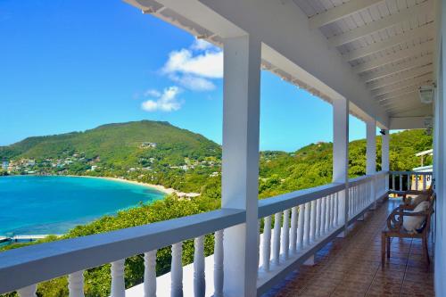 Stunning Villa overlooking Friendship Bay Beach