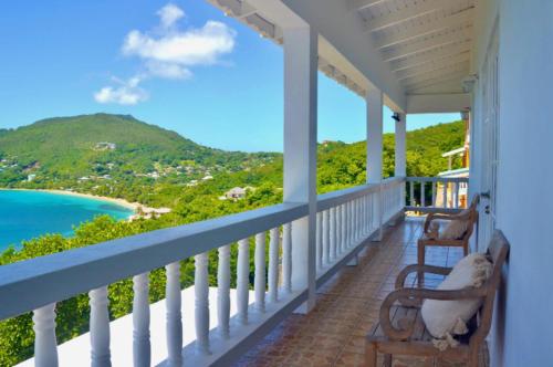 Stunning Villa overlooking Friendship Bay Beach