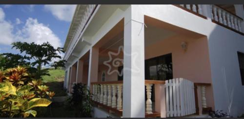 Immaculate 3 Bed Villa & Studio Apartment