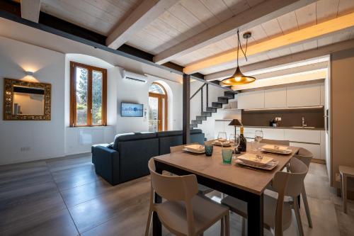 NEW 2024 - ANCIENT GRAVEDONA - where Lake Como classic style meets modern design and comforts - Larihome A40, Gravedona (zdjęcie 4)