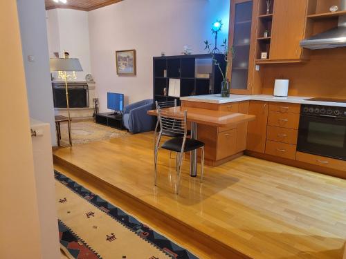 Konyha, City Center Apartment in Arta