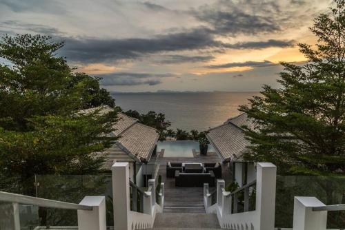 Luxury villa Seaview & Sunset 100m from the beach