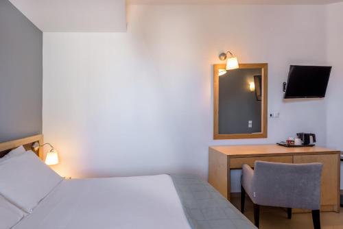 Iraklion Hotel - main image