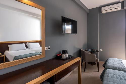 Iraklion Hotel - image 2