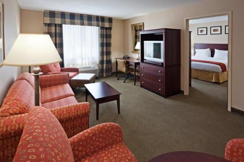 Holiday Inn Express Hotel & Suites Freeport an IHG Hotel - image 14