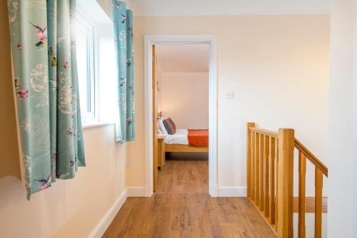RURAL RETREAT WALES Indoor Hot Tub, Log Fire, Starry Skies, Woodland Walks in Cenarth