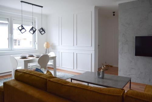 CROWN apartment 4 in ดูโดวาชูมา