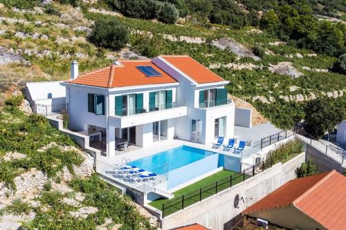 Beautiful sea view Villa di Goya with heated pool