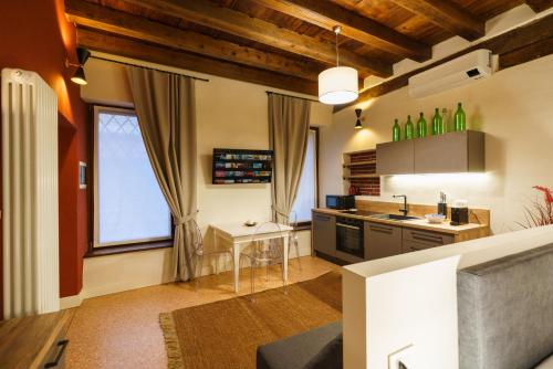One-Bedroom Apartment image 2