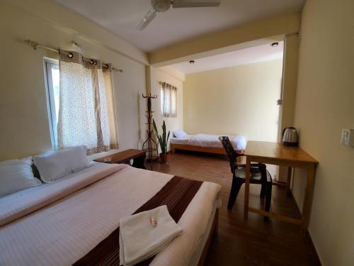 Triple Room with Private Bathroom image 3