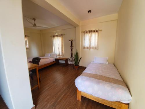 Triple Room with Private Bathroom image 5