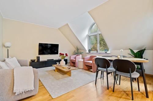 Chic 2BR Beggen Apt: Comfort & Style