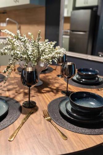 3br unit Stylish retreat SouthPerth - Tap to explore photos