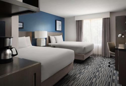 2 queen beds