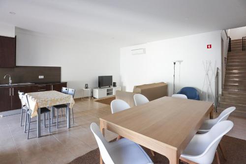 Shared lounge/TV area, Villa ENCOSTA VISTA SALGADOS - BY BEDZY in Guia