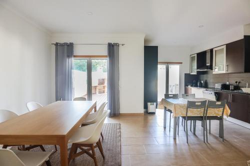 Kitchen, Villa ENCOSTA VISTA SALGADOS - BY BEDZY in Guia