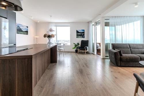 Deluxe Two-Bedroom Apartment with 2 Bathrooms image 10