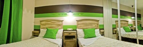 2 twin beds