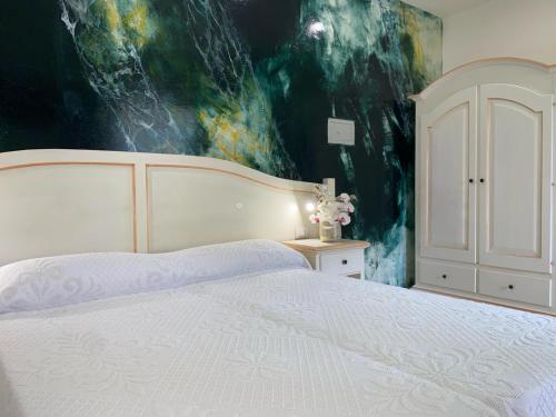 1 queen bed