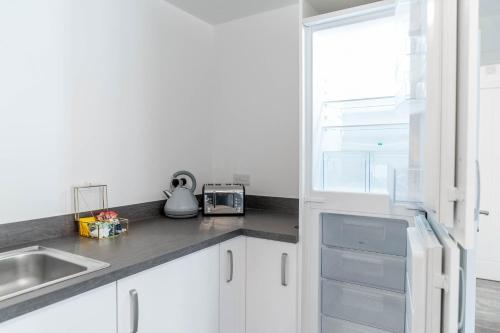 Luxury Apartment - Twin Beds - Selly Oak - Off-street Parking - Free Netflix & Wifi - Top Rated 9CC