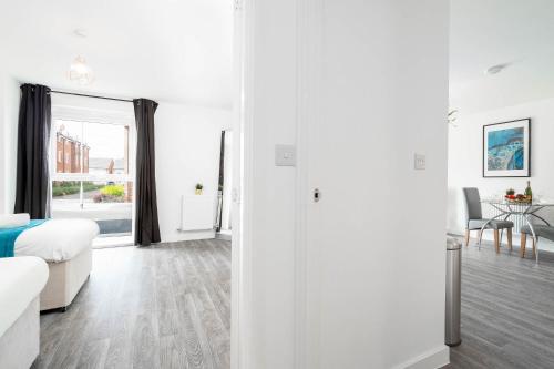 Luxury Apartment - Twin Beds - Selly Oak - Off-street Parking - Free Netflix & Wifi - Top Rated 9CC