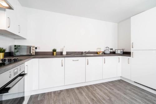 Luxury Apartment - Twin Beds - Selly Oak - Off-street Parking - Free Netflix & Wifi - Top Rated 9CC